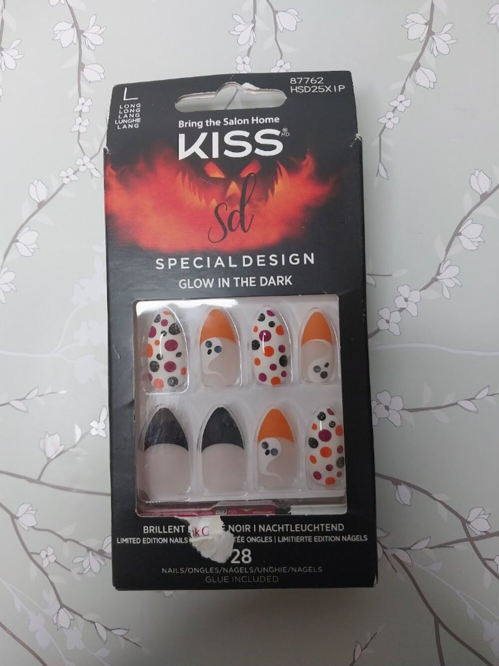 Kiss Press On Nails: Ghost Polka Dots